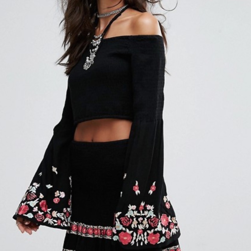 Rahicali Black Poppy Embroidered Crop Top size L